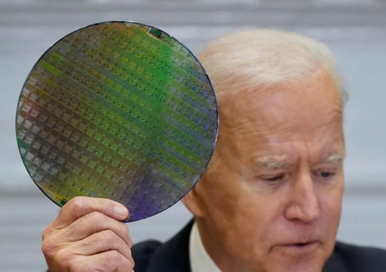 biden joe semiconducror chips 04122021 AP AP21102643640413